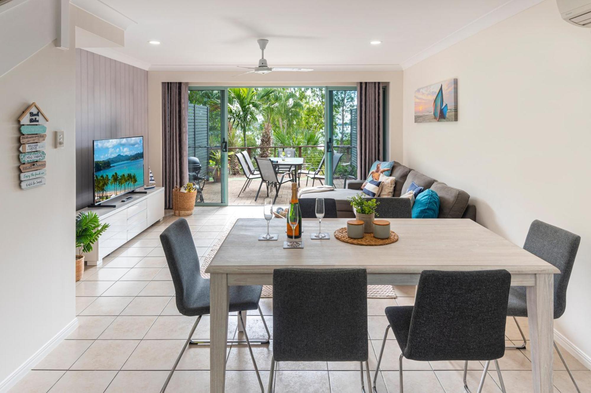 Sunset Waters Apartments Hamilton Island Exterior foto